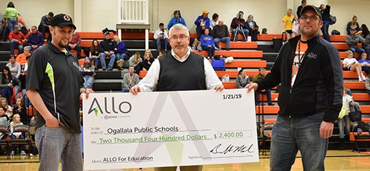 ALLO Fiber presenting an ALLO for Education check to Ogallala Public Schools.
